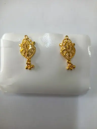 Top's Earrings
